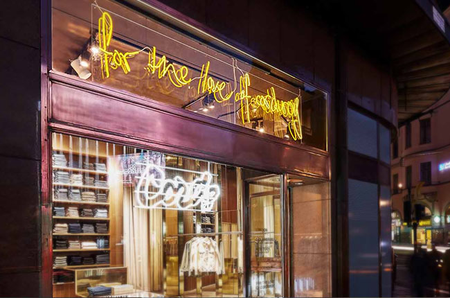 translation missing: de.blogs.magazine.illuminated-sign.solution.images.store-front-corks-with-neon
